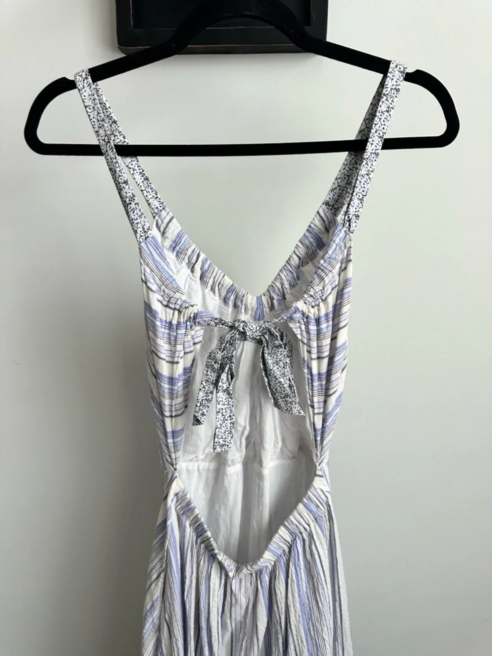 La Vie Rebecca Taylor Blue & White Striped Midi Dress | V-Neck Flowy Sundress - Picture 8 of 16